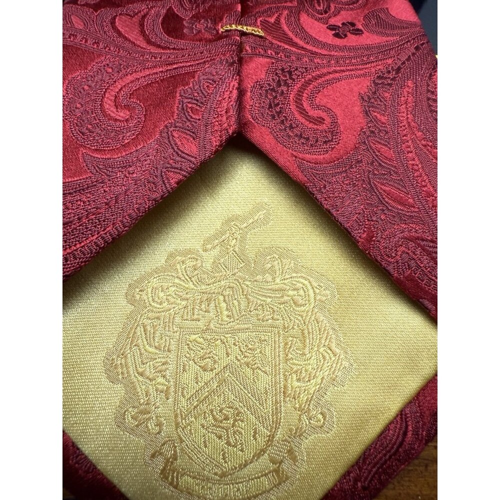 DONALD J TRUMP MEN'S TIE RED/FLORAL Width: 3.5” Length: 60" - Picture 5 of 6
